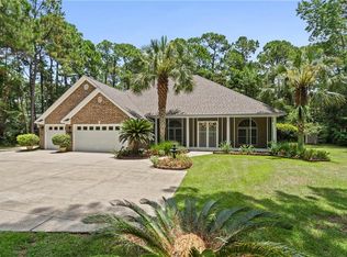 901 Lockenbie Pl, Dauphin Island, AL 36528