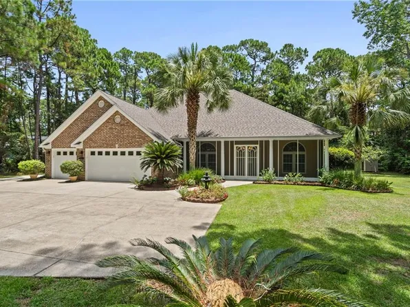 901 Lockenbie Pl, Dauphin Island, AL 36528