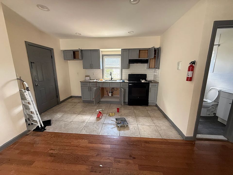 1st image of 99 Alexander St #5C