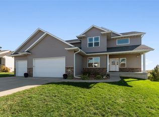 5118 Hay Field Dr SW, Cedar Rapids, IA 52404