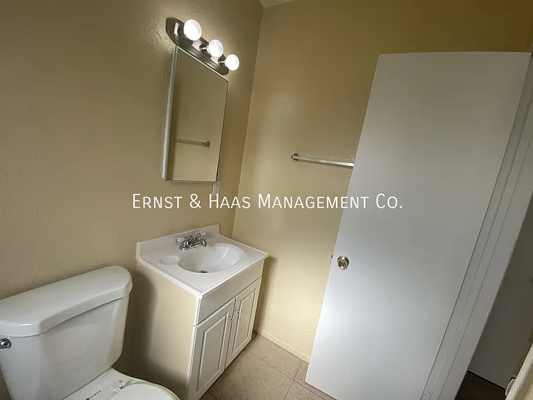 13812 S Avalon Blvd #B — Photo 13