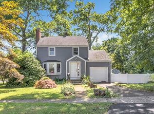 11 Blamey Cir, Stratford, CT 06614