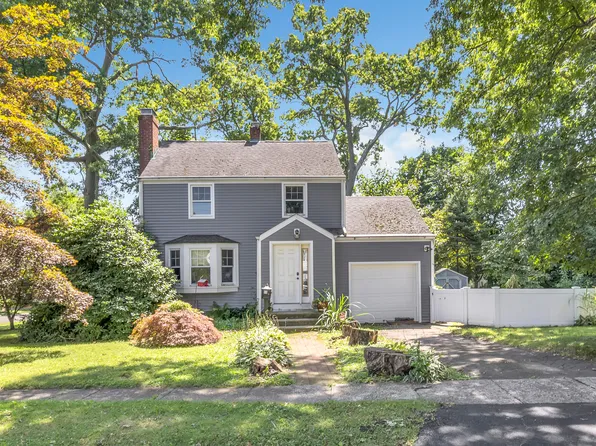 11 Blamey Circle, Stratford, CT 06614