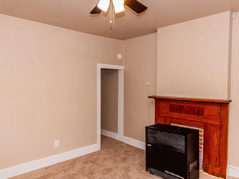 1019 W Leigh St — Photo 8
