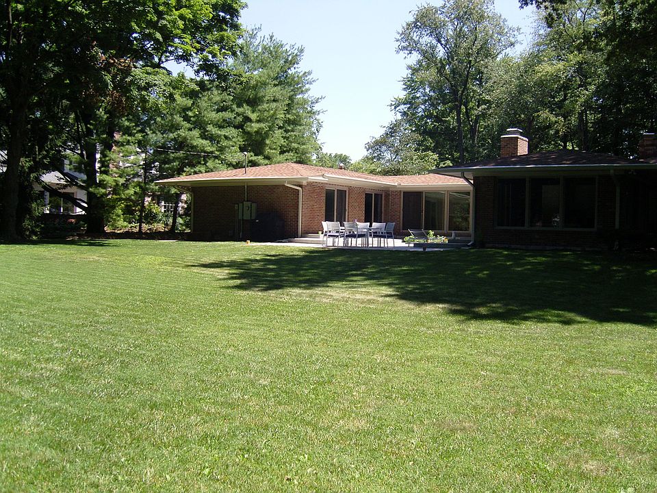 2nd image of 366 W 62nd St