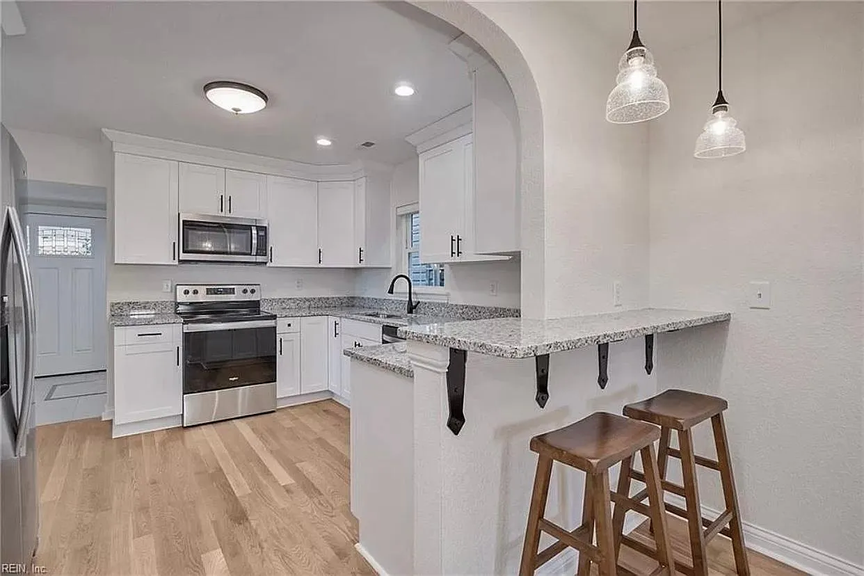 2 bed, 1100 sqft, $2,400 — Photo 4
