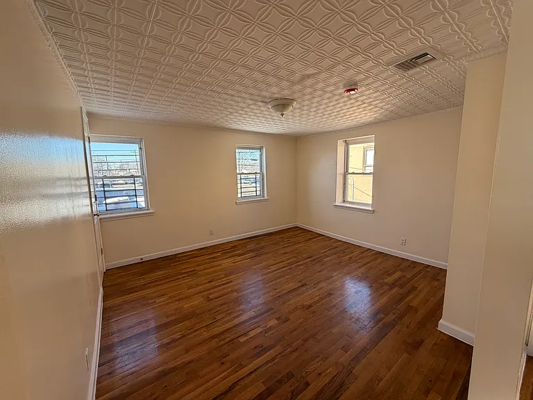 1342 New York Ave #1 — Photo 6