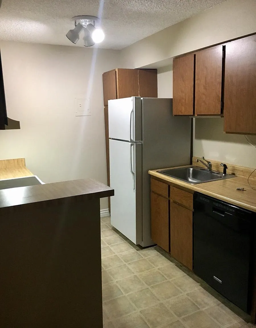 381 S Ames Street B — Photo 4