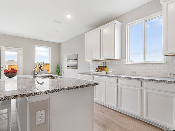 4th image of 1409 Birdsong Ave
