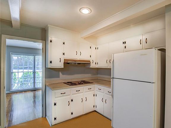 5th image of 3004 Green Grove Dr NE