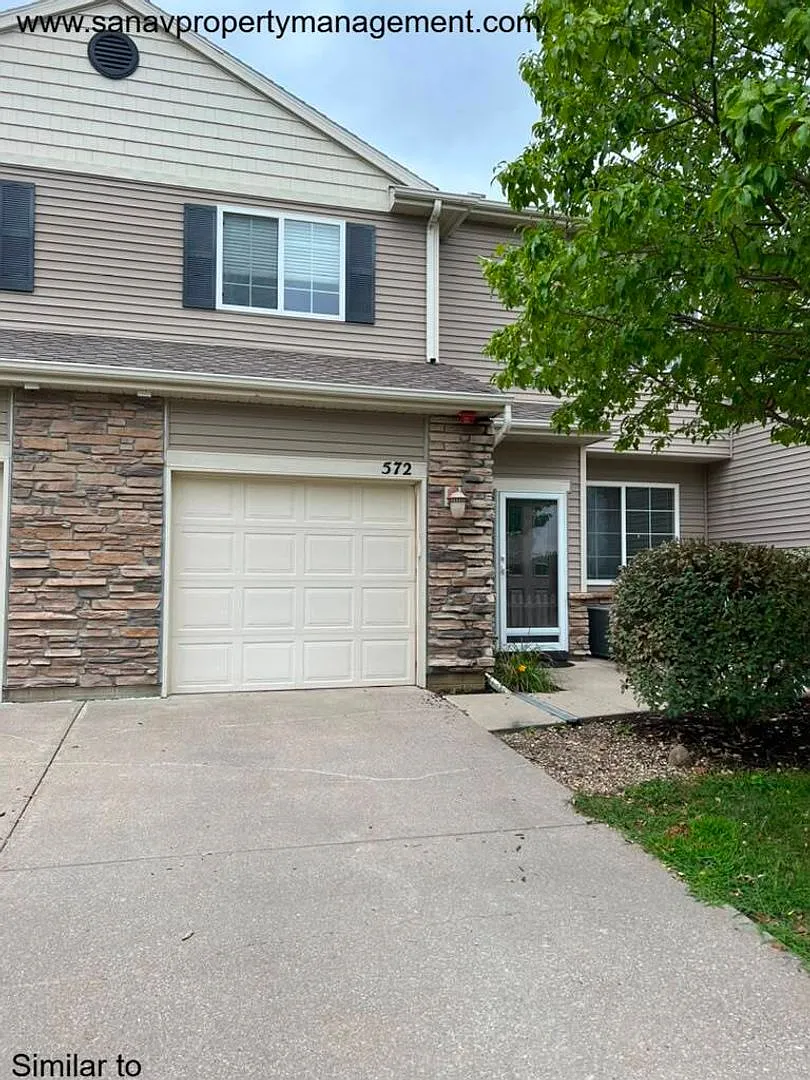 Charming 2 Bed, 1.5 Bath Townhome with 1-Car Garage in West Des Moines — Photo 1