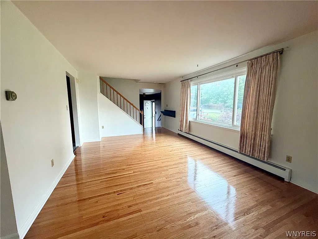 4 bed, 2.5 bath, 1972 sqft, $3,000 — Photo 2