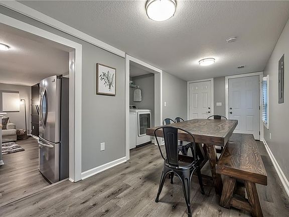 4th image of 4904 Edgehill Dr