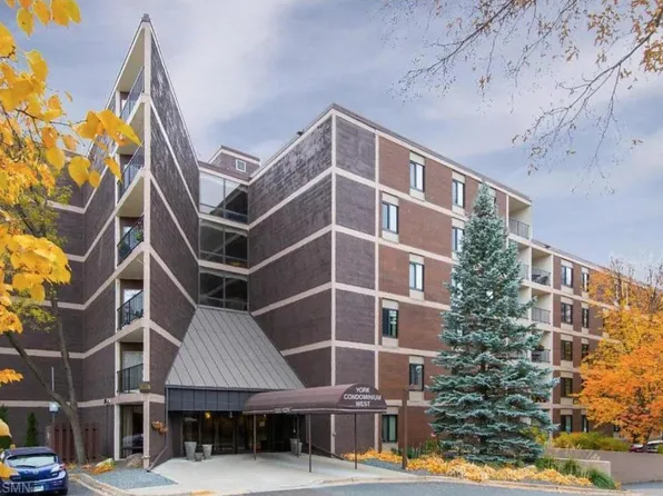 7220 York Ave S APT 415, Edina, MN 55435