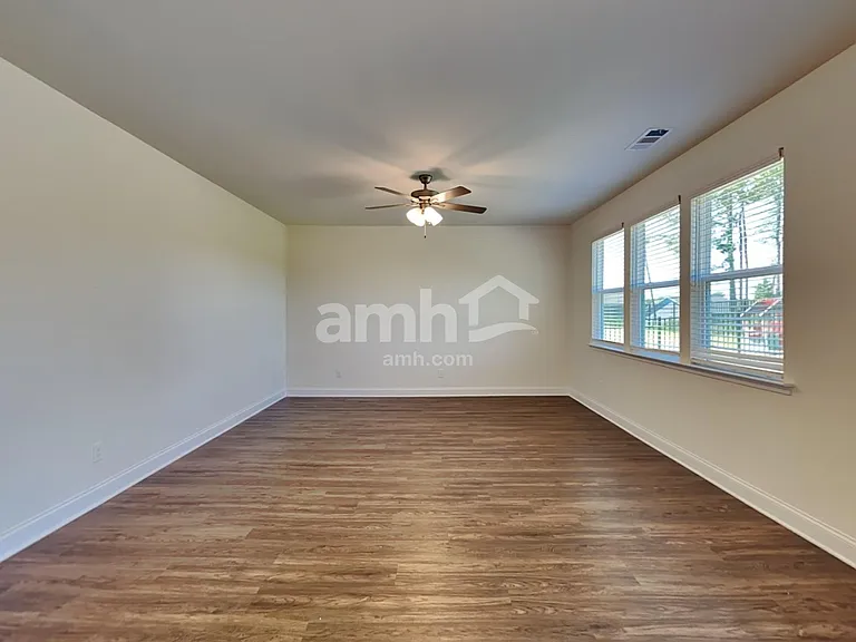 1079 Ashlyn Ct — Photo 8