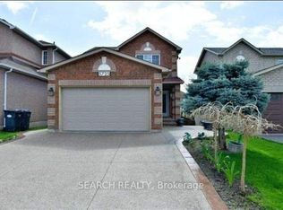 5725 Sidmouth St, Mississauga, ON L5V 2H2