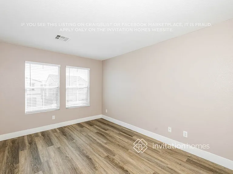 207 Malcolm St — Photo 12