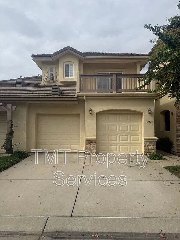 3 bed, 2.5 bath, 1896 sqft, $3,200 — Photo 1