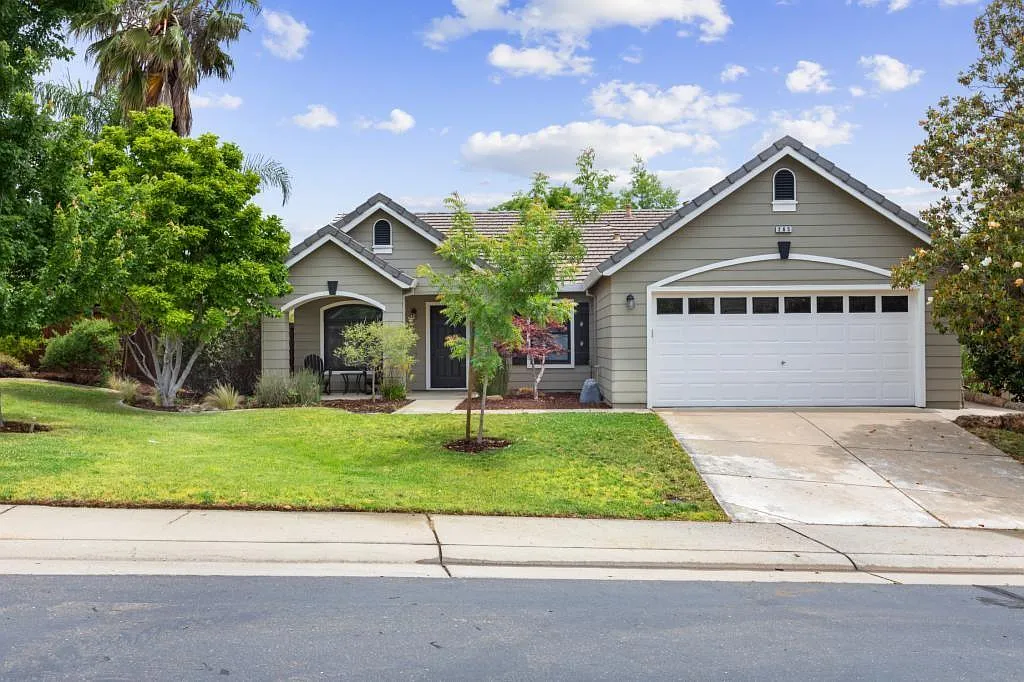 4 bed, 1878 sqft, $3,650 — Photo 1