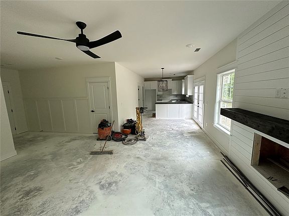 5th image of 3 Latricia Ln