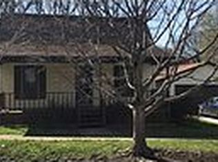 204 S 1st St, Carthage, IL 62321