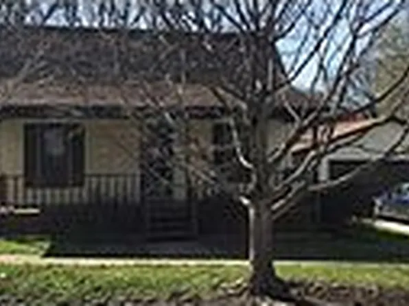 204 S 1st St, Carthage, IL 62321