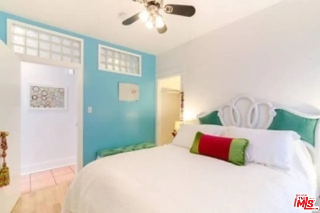 2 bed, 1.0 bath, 1276 sqft, $5,000 — Photo 1