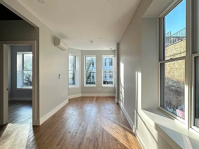 1354 Jefferson Ave #5R — Photo 4
