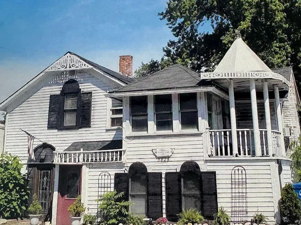 5826 Andersonville Rd, Waterford, MI 48329