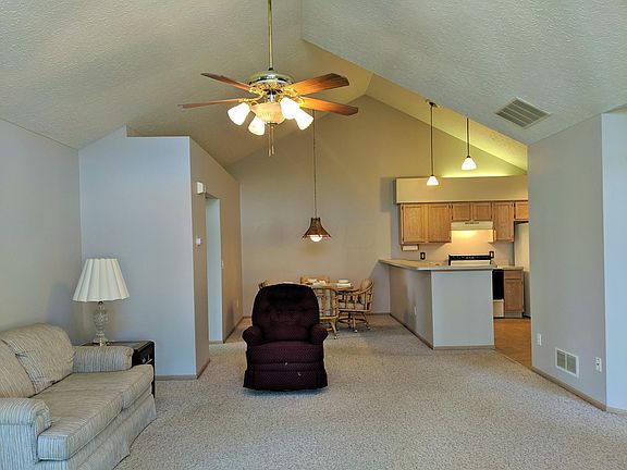 3rd image of 497 Calkin Ln W