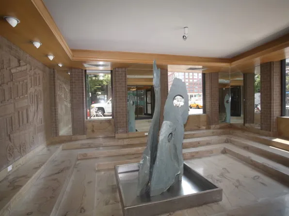301 Elizabeth Street 102 image 3 of 15