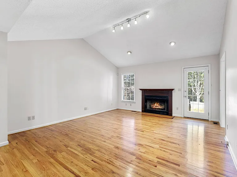 22 Country Club Dr — Photo 8