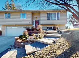 4 E Gate Ct, Clear Lake, IA 50428