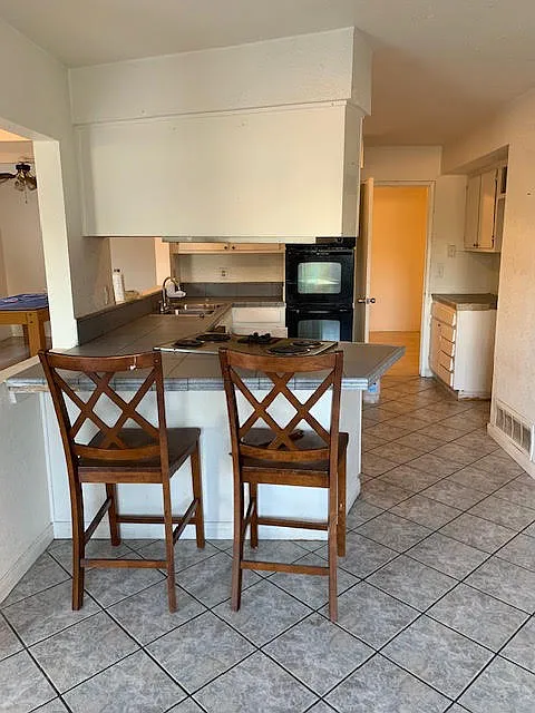 7 bed, 2589 sqft, $775 — Photo 4