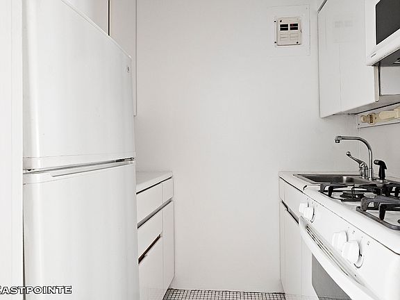 2nd image of 55 E 9th St APT 5P