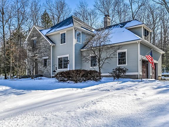 3rd image of 10 Stonewall Dr