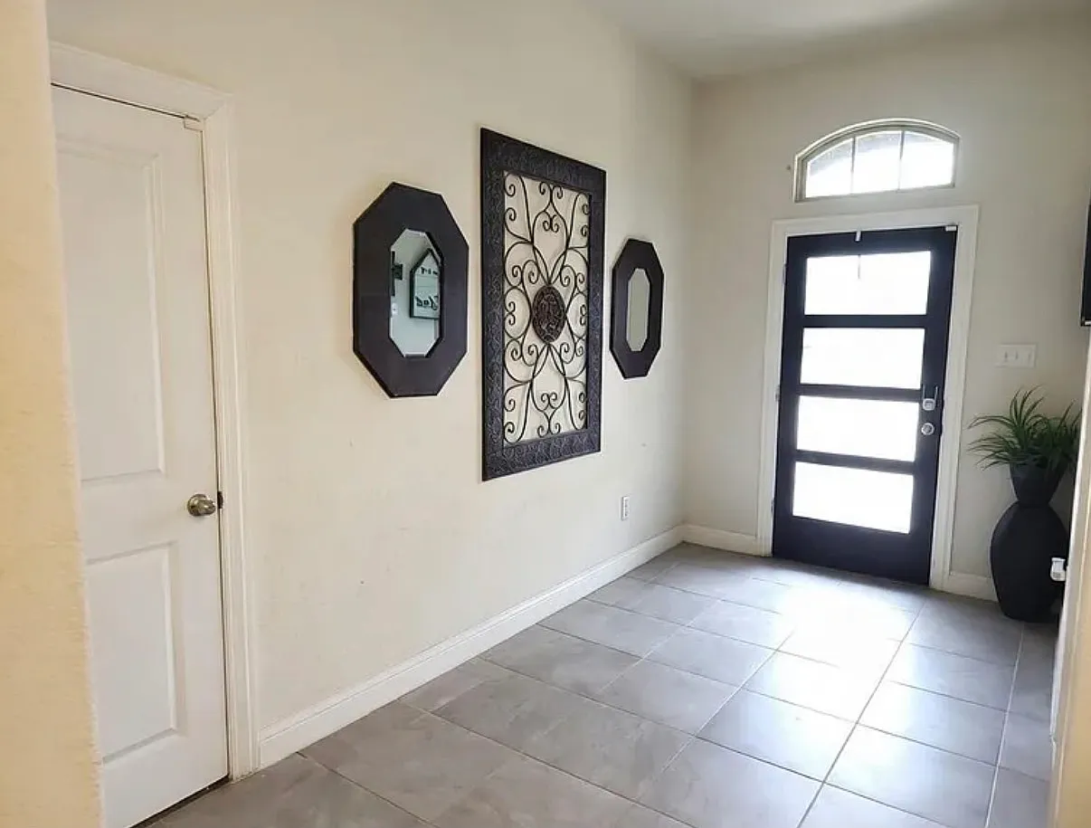 4 bed, 2160 sqft, $3,000 — Photo 1