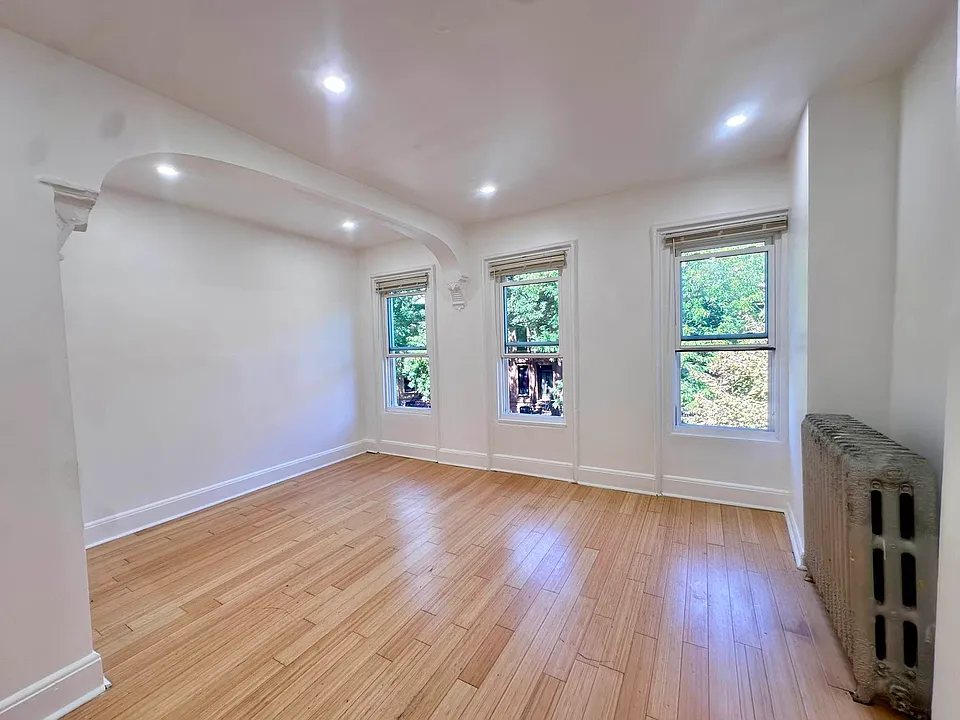 906 Lafayette Ave #2