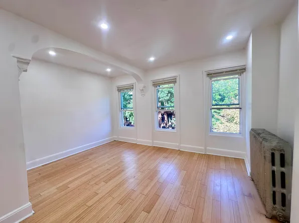 906 Lafayette Ave #2, Brooklyn, NY 11221