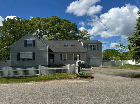 63 Washington Ave, Mastic Beach, NY 11951