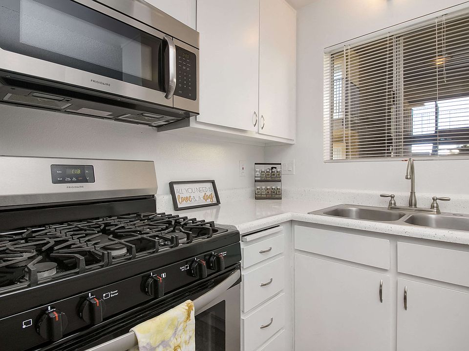 1st image of 44045 15th St W #4544615