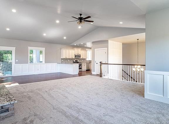 5th image of 420 Aspen Dr