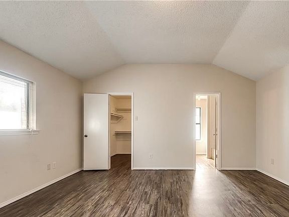 4th image of 2662 Claremont Dr