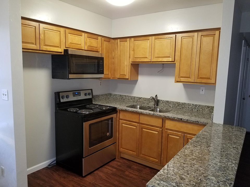 1st image of 325 Ashlawn Dr