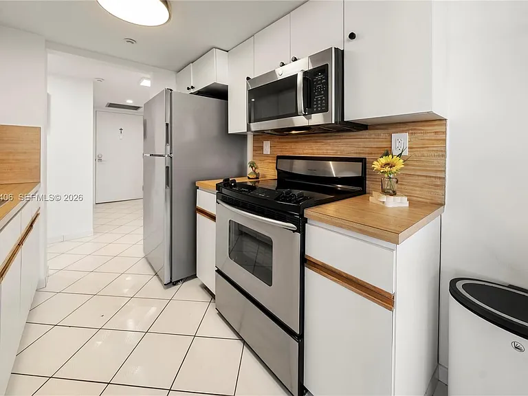 2555 Collins Ave #2402 — Photo 14