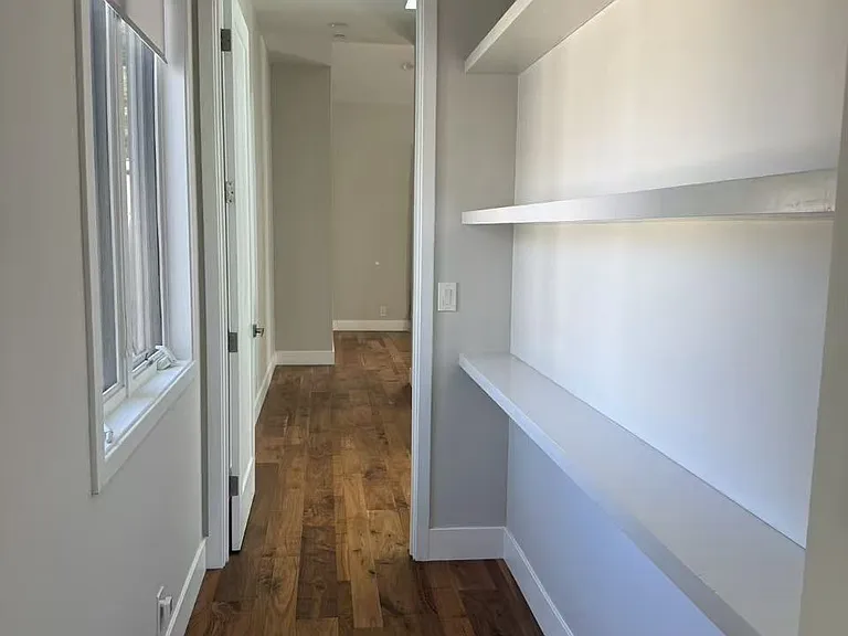 1372 University Ave — Photo 11