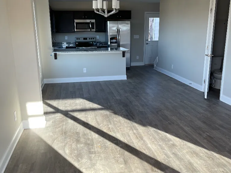 517 Melrose St — Photo 9