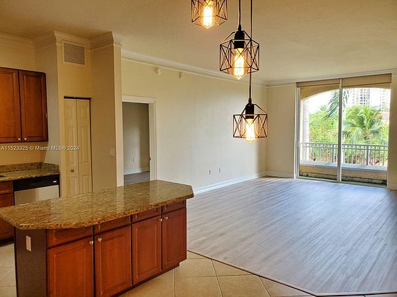 5th image of 3001 NE 185th St APT 333