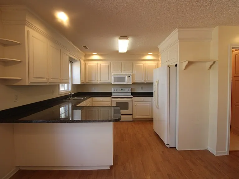 305 Trillium Ln — Photo 12