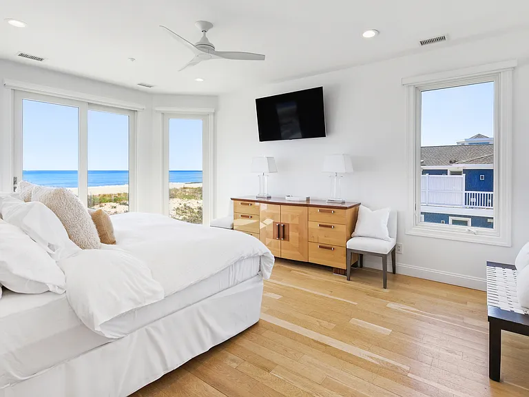 687 Dune Rd — Photo 47